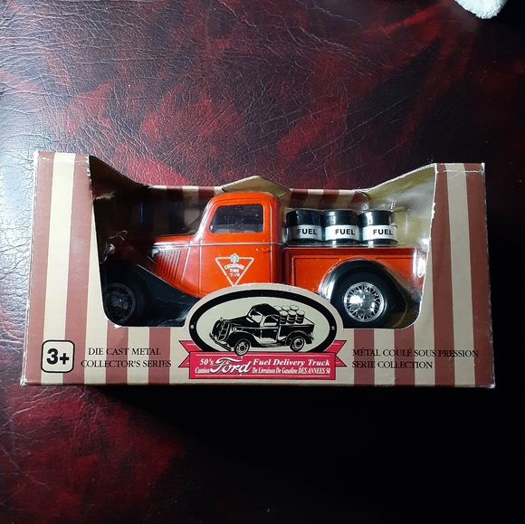 NIB Can Tire 1950's Die Cast Fuel Delivery Collectible Truck $12.50 🇨🇦 ships - Picture 3 of 16